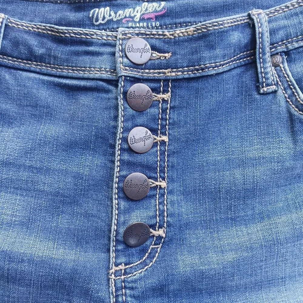 Wrangler Juniors Flare Leg Jeans Size 11 32 NWT